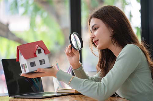 Dr. Rudolf Flösser erklärt nachhaltige Immobilieninvestitionen